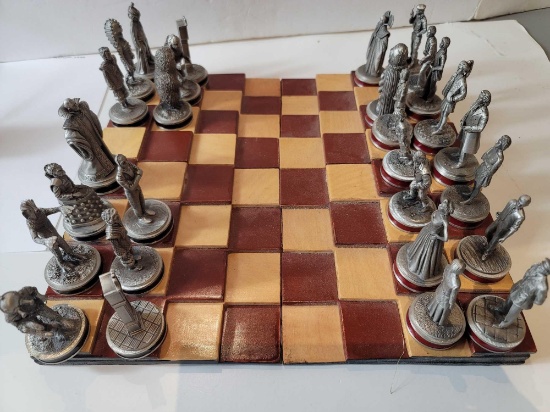 DANBURY MINT DOCTOR WHO CHESS SET. MISSING PIECES. BOARD INCLUDED IS NOT DANBURY MINT.
