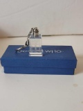 BBC DOCTOR WHO CRYSTAL CARVINGS TARDIS KEYCHAIN. LOOKS LIKE IT IS SUPPOSED TO LIGHT UP. TARDIS