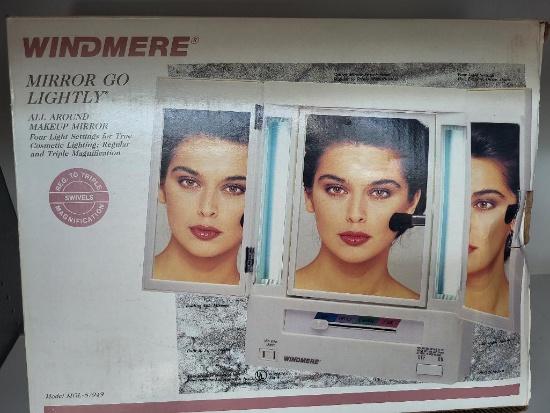 BRAND NEW WINDMERE MIRROR GO LIGHTLY ALL AROUND MAKEUP MIRROR. 4 LIGHT SETTINGS FOR TRUE LIGHTING.