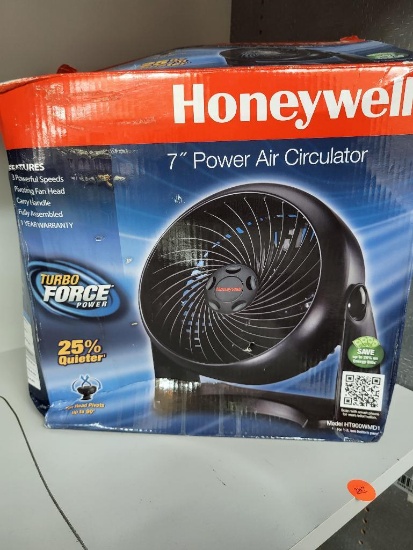 BRAND NEW HONEYWELL 7" POWER AIR CIRCULATOR. TURBO FORCE POWER. 3 SPEEDS. IS SOLD AS IS WHERE IS