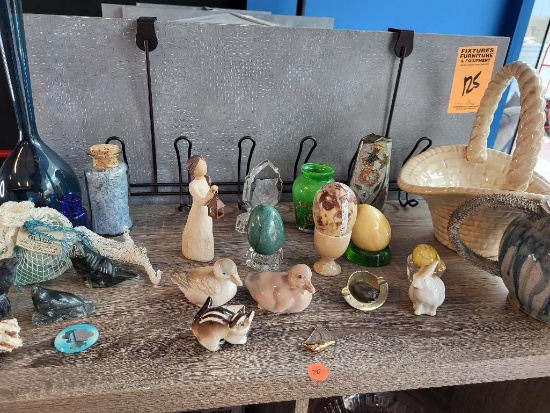 ASSORTED SHELF LOT. LOT INCLUDES VINTAGE WOLF ORIGINAL SOAPSTONE SEAL SCULPTURE, GEM STONE EGGS,