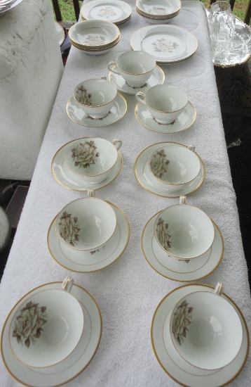 LOT OF ASSORTED NORITAKE CHINA ALL ITEMS ARE SOLD AS IS, WHERE IS, WITH NO GUARANTEE OR WARRANTY. NO