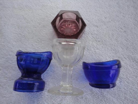 LOT OF VINTAGE GLASS EYEWASH CUPS ALL ITEMS ARE SOLD AS IS, WHERE IS, WITH NO GUARANTEE OR WARRANTY.