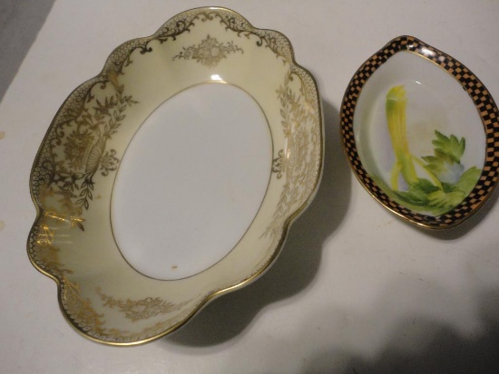 2 GLASS SMALL NORITAKE DISHES ALL ITEMS ARE SOLD AS IS, WHERE IS, WITH NO GUARANTEE OR WARRANTY. NO