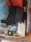 Lot of Misc Ladies Gloves, Leather, Please see the pictures for more information.