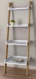 4 TIER LEANING WALL SHELF UNIT APPROXIMATELY 5 FT TALL IN NATURAL WOOD AND WHITE COLOR.