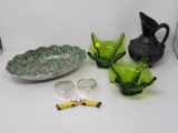 MISC. LOT OF ITEMS TO INCLUDE A PAIR OF HEART SHAPE SILVER PLATED TRINKET BOXES, A PEWTER AND TILE
