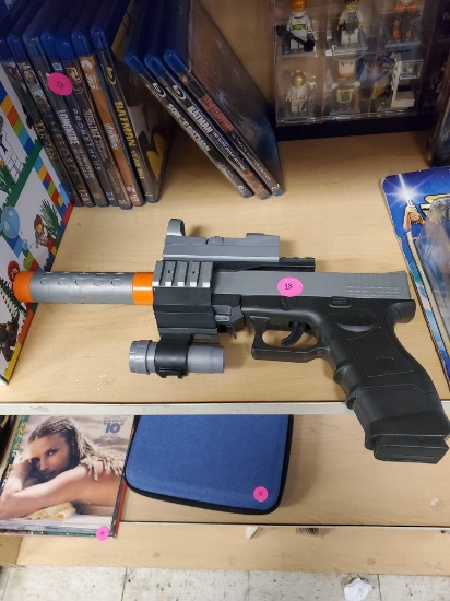 TOY PISTOL, MAKES PISTOL NOISES, PLEASE SEE THE PICTURES FOR MORE INFORMATION.