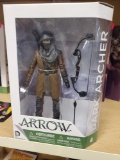 DC COLLECTIBLES, ARROW, DARK ARCHER FIGURE, PLEASE SEE THE PICTURES FOR MORE INFORMATION.