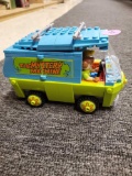 COMPLETE, 3RD PARTY LEGO SCOOBY DOO MYSTERY MACHINE SET, LOOKS LIKE SET 75902 BUT NOTHING IS BRANDED