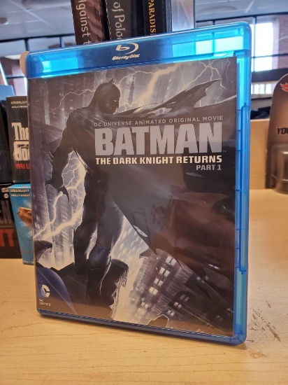 BLURAY MOVIE, BATMAN THE DARK KNIGHT RETURNS PART 1, PLEASE SEE THE PICTURES FOR MORE INFORMATION.