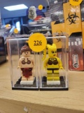 LOT OF 2 MINIFIGURES IN LEGO SHOWCASES, SLAVE LEIA, AND FEMALE TWILIK SLAVE, PLEASE SEE THE PICTURES