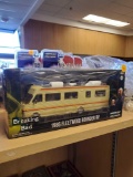 OPENED, GREENLIGHT HOLLYWOOD, BREAKING BAD 1986 FLEETWOOD BOUNDER RV, 1:43 SCALE, PLEASE SEE THE