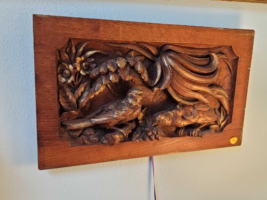 (RM1) VINTAGE OAK CARVED BIRD & FLORAL RELIEF WALL PLAQUE. GOLDISH TONES. IT MEASURES APPROX.