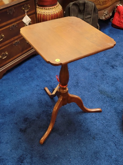 (RM1) FROM THE HENRY FORD MUSUEM - ANTIQUE WOODEN TRIPOD PLANT STAND TABLE. BURN MARKED "THE HENRY