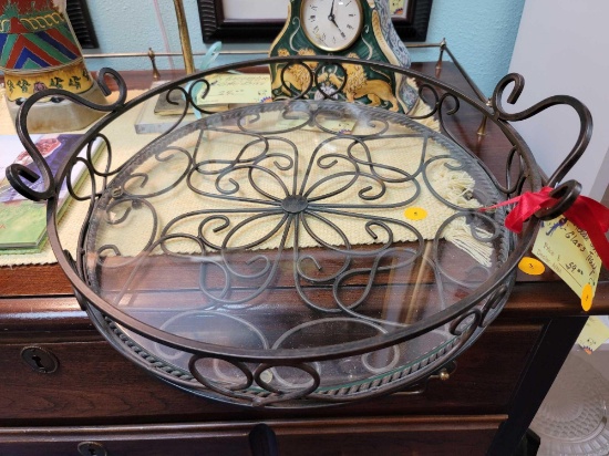 (RM1) METAL AND GLASS DECORATIVE TRAY. HEAVY. MEASURES 15.75" DIA.