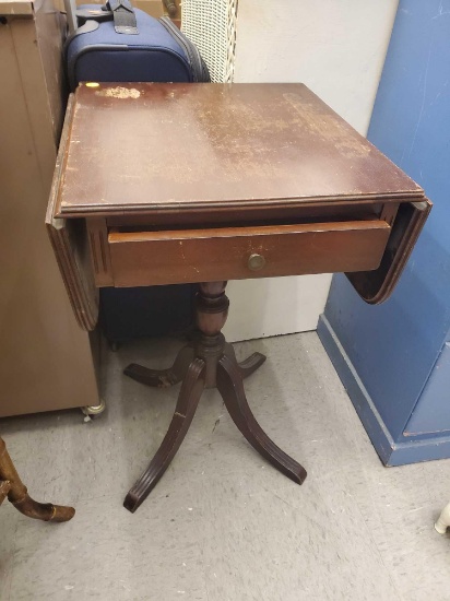 VINTAGE VALLY CITY FURNITURE MAHOGANY DROP SIDE TABLE, 1 DRAWER, SOME SCRATCHES AND BLEMISHES 15