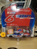 TEAM CALIBER PIT STOP 1:24 SCALE STOCK CAR 2004 EDITION ISSUE #09 NO.6 TEAM KRAFT MARK MARTIN,