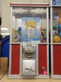 VINTAGE BEAVER BUBBLE GUM MACHINE. CONVERTED TO TOKENS. NO BASE.CONTAINS CAPSULES FILLED WITH