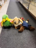 LOT OF ASSORTED PLUSH TOYS. INCLUDES A MULTI-COLORED PARROT, A POKEMON EEVEE, AND A BROWN DOG.