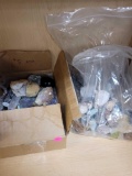 LOT OF ASSORTED GEODES, CRYSTALS, SHELLS AND ROCKS. PLEASE SEE THE PICTURES FOR MORE DETAILS.