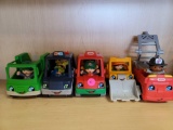 LOT OF 5 FISHER PRICE TOY CARS AND PEOPLE. PLEASE SEE PICTURES FOR MORE DETAILS