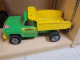 VINTAGE METAL TONKA TRUCK. YELLOW AND GREEN. GREAT CONDITION.