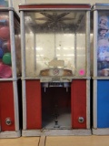 VINTAGE BEAVER BUBBLE GUM MACHINE. MISSING COIN MECHANISM. NO BASE. MEASURES APPROX 10.5