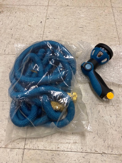 BLUE ROPE STULE GARDENING HOSE AND NOZZLE UNKNOWN LENGTH