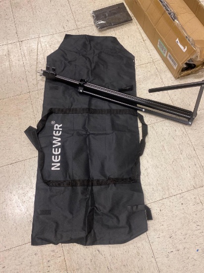 NEEWER BACKDROP TRIPOD, CLIPS, AND A CARRYING CASE