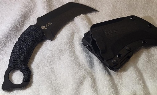 CRKT 2630 DU HOC FIXED BLADE 5.095" BLACK PLAIN G10 HANDLE. COMES WITH CASE. RETAILS FOR $100 ON