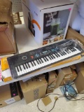 BD-60P 61 KEY ELECTRONIC KEYBOARD, WITH MICROPHONE, PLEASE SEE THE PICTURES FOR MORE INFORMATION.