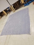 KING SIZE GREY AND WHITE REVERSIBLE SHERPA LINED BLANKET, PLEASE SEE THE PICTURES FOR MORE