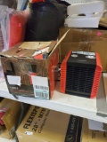 LC513 RED AND BLACK CERAMIC FAN HEATER, PLEASE SEE THE PICTURES FOR MORE INFORMATION.