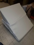 FLEXICOMFORT MEMORY FOAM WEDGE WHITE, PLEASE SEE THE PICTURES FOR MORE INFORMATION.