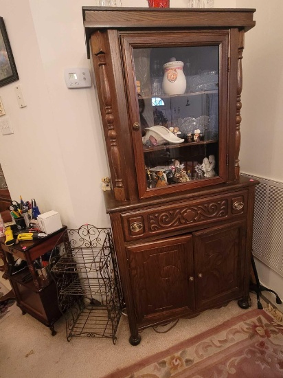(DR) VINTAGE WOODEN CHINA CABINET. TOP HAS SINGLE GLASS DOOR WITH 2 SHELVES. LOWER SECTION HAS