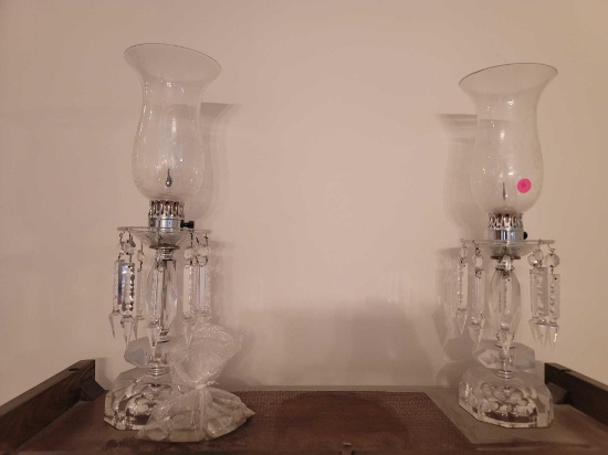 (DR) LOT OF 2 ETCHED GLASS HURRICANE STYLE ELECTRIC LAMPS WITH HANGING PRISM DETAILING. EACH