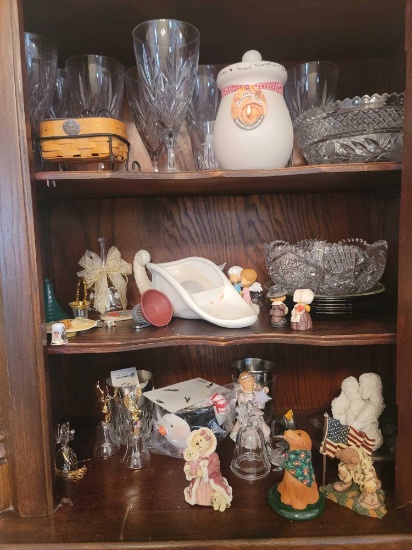 (DR) LOT OF ASSORTED ITEMS IN UPPER PORTION OF CHINA CABINET. LOT INCLUDES 8 PRINCESS HOUSE ROYAL