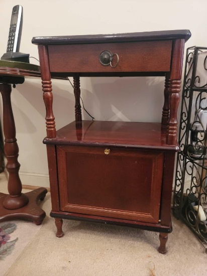 (DR) SINGLE DRAWER MAHIGANY SIDE TABLE. HAS PARTIAL GALLERY BACK, SINGLE DRAWER, MIDDLE SHELF AND