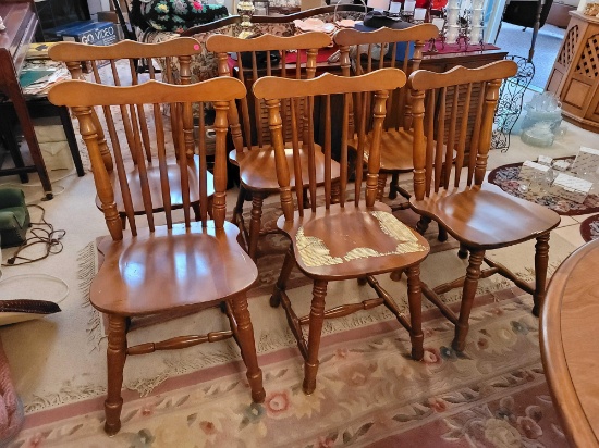 (DR) SET OF (6) VINTAGE COCHRANE CLAPPER COLONIAL REVIVAL MAPLE SPINDLE BACK CHAIRS WITH CROSS