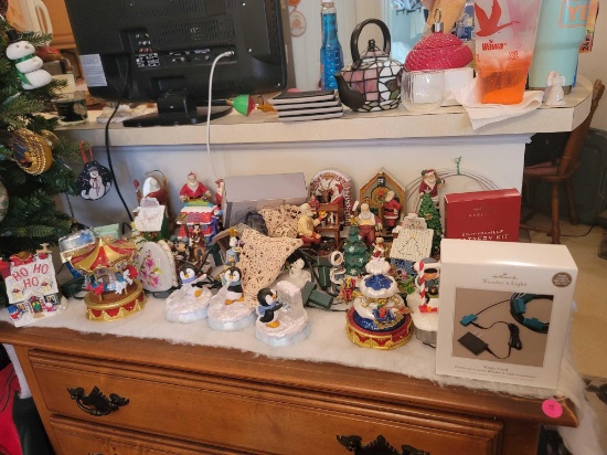 (DR) LOT OF 31 ASSORTED HALLMARK KEEPSAKE ORNAMENTS. NO BOXES. INCLUDES JOURNEY TO THE STARS, THE