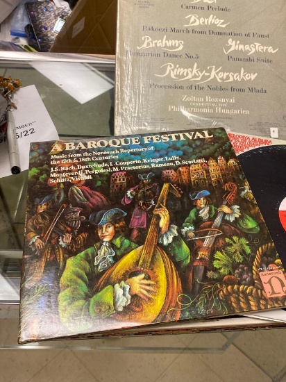 LOT OF 8 ASSORTED RECORDS TO INCLUDE A BAROQUE FESTIVAL, THE MELODIYA ALBUM, TOYS AND ORCHESTRA