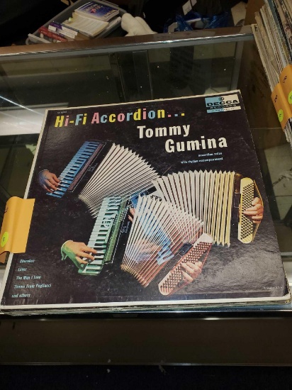 LOT OF 8 RECORDS, MISC GENRES, HI-FI ACCORDION TOMMY GUMINA, BROADWAY! THE NORMAN LUBOFF CHOIR,