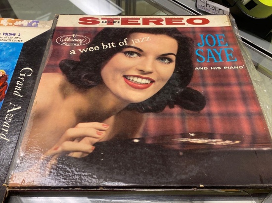 LOT OF 8 ASSORTED RECORDS TO INCLUDE , JEROME KERN, THE ROARING 20?s, JOE SAYE, ETC ALL IN THEIR