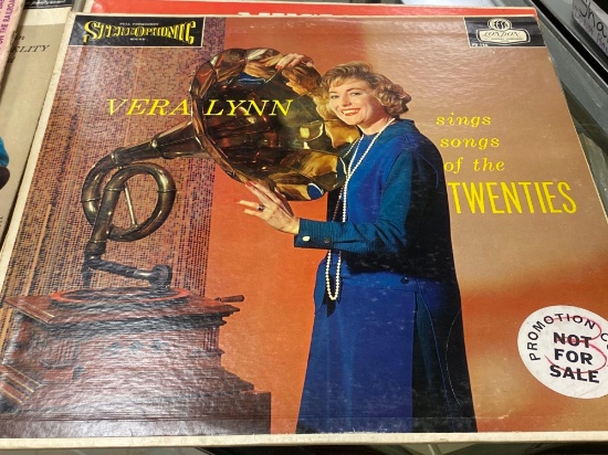 LOT OF 8 ASSORTED RECORDS TO INCLUDE , AL HIRT, DUKES OF DIXIELAND, VERA LYNN, ETC ALL IN THEIR