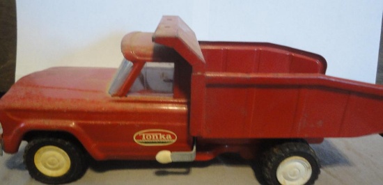 RED TONKA DUMP TRUCK JEEP ALL ITEMS ARE SOLD AS IS, WHERE IS, WITH NO GUARANTEE OR WARRANTY. NO