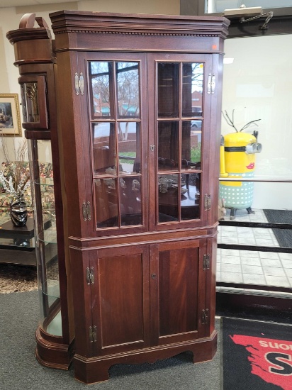 VINTAGE MAHOGANY CORNER CUPBOARD, 4 DOORS, 2 GLASS DOORS, 2 WOOD DOORS, 5 TIERS, BRASS SHIELD KEY