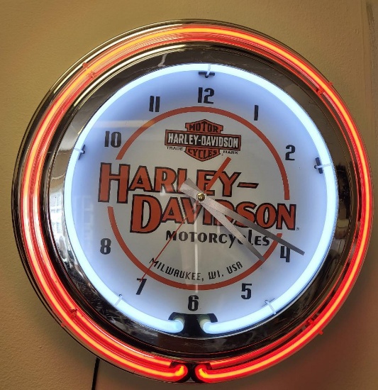HARLEY DAVIDSON MOTORCYCLE DOUBLE NEON BAR & SHIELD CLOCK. CLOCK LOOKS GREAT IN LOW LIGHT. PICTURES