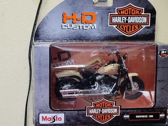 BRAND NEW H-D CUSTOM SERIES 38 AUTHENTIC REPLICA BIKE. WORKING SUSPENSION AND STEERING. 2008 FLSTSB