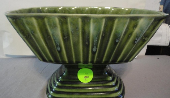 VINTAGE GREEN PLANTER, MCCOY-LIKE ALL ITEMS ARE SOLD AS IS, WHERE IS, WITH NO GUARANTEE OR WARRANTY.